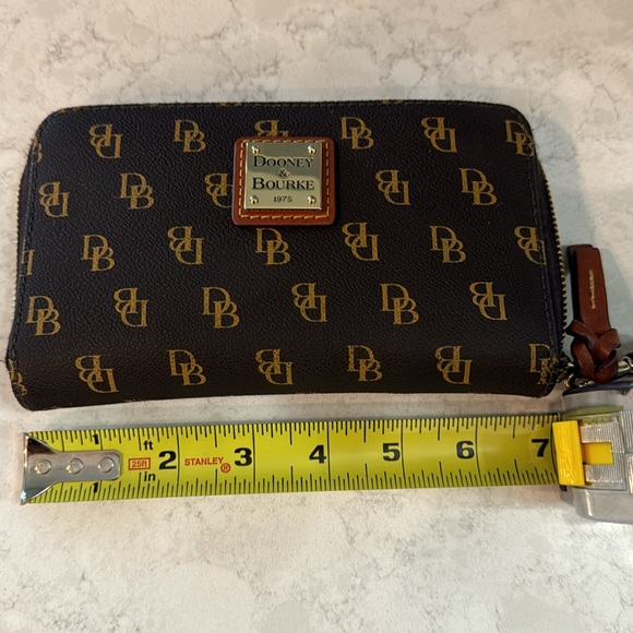 Dooney & Burke Blakely large zip around wristlet - Picture 4 of 5